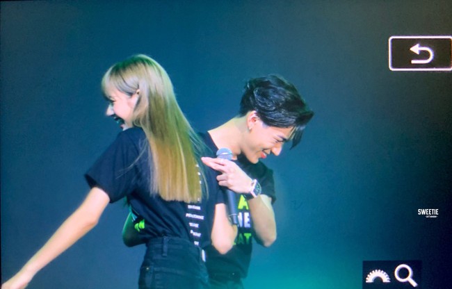 Khoảnh khắc &quot;gây bão&quot;: Màn bắt tay giữa của (BLACKPINK) và BamBam (GOT7) đạt triệu view chỉ sau vài giờ, vì sao hot đến thế? - Ảnh 4.