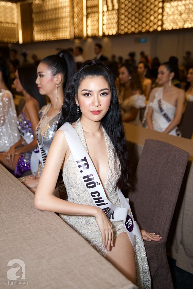 Thúy Vân đầy gợi cảm, Tường Linh nổi bật giữa dàn nhan sắc Hoa hậu Hoàn vũ Việt Nam 2019 - Ảnh 1.