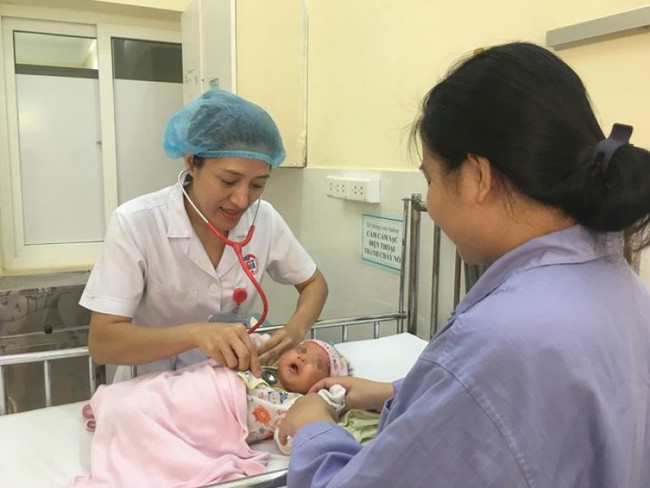 Mẹ uống lá cây lợi sữa khiến con bị nôn trớ, tím tái phải nhập viện cấp cứu - Ảnh 1. Mẹ uống lá cây lợi sữa khiến con bị nôn trớ, tím tái phải nhập viện cấp cứu - Ảnh 1.