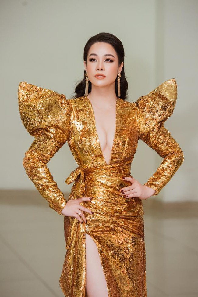 Kém 12cm chiều cao, Nhật Kim Anh cũng chẳng kém đẹp so với Siêu mẫu quốc tế Khả Trang khi cùng diện đầm lộng lẫy - Ảnh 3.
