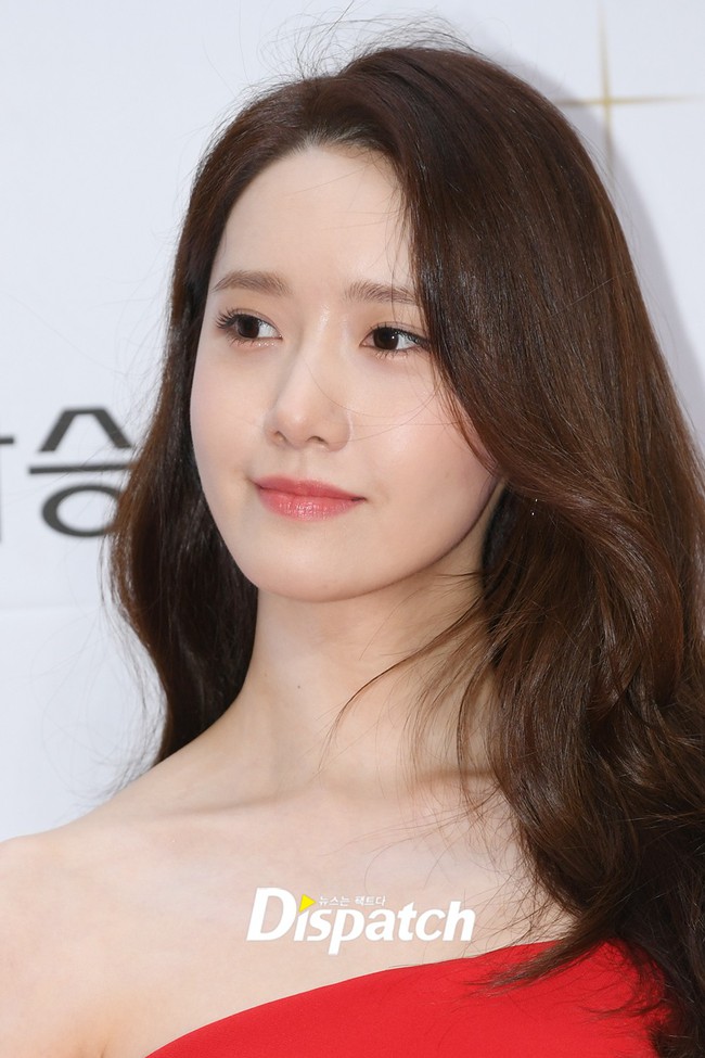 Thảm đỏ LHP Busan ngày 2: Dù không o ép ngực nhưng Yoona vẫn tiếp tục chiếm "spotlight", nữ hoàng phim nóng Jeon Do Yeon bỗng kín đáo lạ thường - Ảnh 6. Thảm đỏ LHP Busan ngày 2: Dù không o ép ngực nhưng Yoona vẫn tiếp tục chiếm "spotlight", nữ hoàng phim nóng Jeon Do Yeon bỗng kín đáo lạ thường - Ảnh 6.