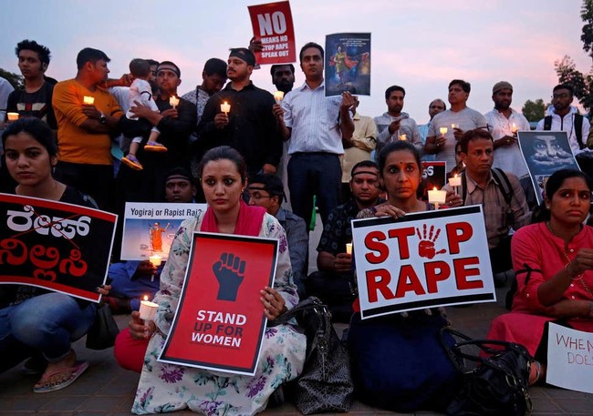 Thiếu nữ Ấn Độ bị cưỡng bức tập thể sau 2 năm: Cha mất, hai dì thiệt mạng trong vụ tai nạn có &quot;kế hoạch&quot;, bản thân không thể bi đát hơn - Ảnh 2.