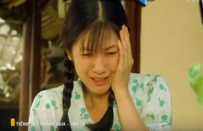 "Tiếng sét trong mưa": Con gái Thị Bình bị vợ kế Khải Duy tát thẳng mặt, mắng thêm câu "đồ hèn mọn" dù không làm sai - Ảnh 5. "Tiếng sét trong mưa": Con gái Thị Bình bị vợ kế Khải Duy tát thẳng mặt, mắng thêm câu "đồ hèn mọn" dù không làm sai - Ảnh 5.