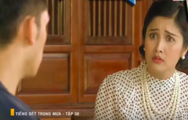 "Tiếng sét trong mưa": Con gái Thị Bình bị vợ kế Khải Duy tát thẳng mặt, mắng thêm câu "đồ hèn mọn" dù không làm sai - Ảnh 10. "Tiếng sét trong mưa": Con gái Thị Bình bị vợ kế Khải Duy tát thẳng mặt, mắng thêm câu "đồ hèn mọn" dù không làm sai - Ảnh 10.