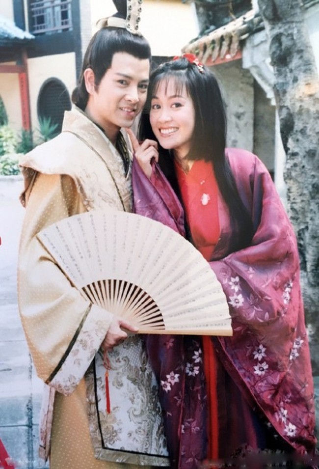 Lương Tiểu Băng - &quot;Chúc Anh Đài kinh điển nhất màn ảnh&quot;: Cuộc hôn nhân gần 20 năm đầy những khó khăn nhưng hạnh phúc bên &quot;Mã Văn Tài&quot; Trần Gia Huy  - Ảnh 9.