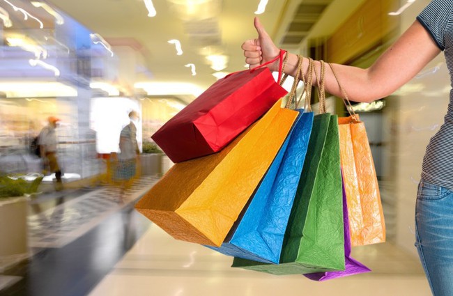 Mổ xẻ những ưu – nhược điểm khi mua sắm online và offline - Ảnh 2.