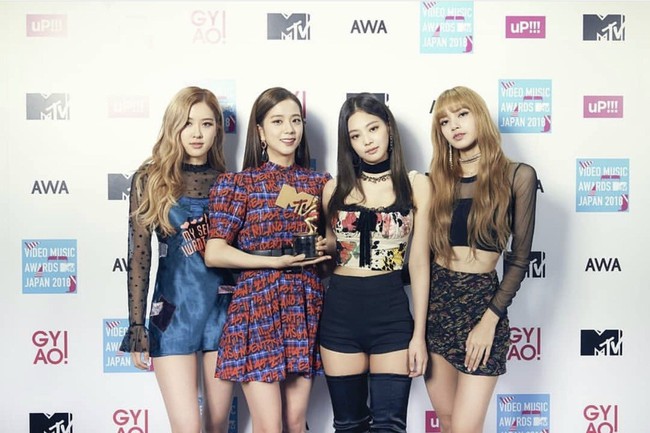 Rất nhiều lần Jennie (Black Pink) bị chê ăn vận “quê mùa”, diện đồ hiệu cũng chẳng sang như lời đồn - Ảnh 9. Rất nhiều lần Jennie (Black Pink) bị chê ăn vận “quê mùa”, diện đồ hiệu cũng chẳng sang như lời đồn - Ảnh 9.