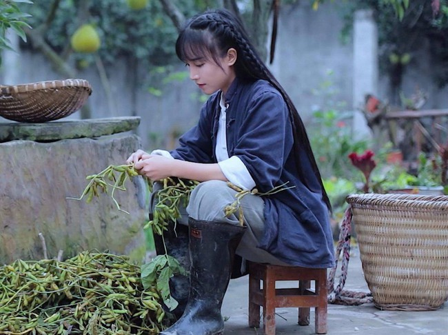 Xuất thân từ gia đình tan vỡ, thời niên thiếu phải bỏ học, ai ngờ “tiên nữ đồng quê" Lý Tử Thất giờ đã trở thành triệu phú ở tuổi 29 - Ảnh 3. Xuất thân từ gia đình tan vỡ, thời niên thiếu phải bỏ học, ai ngờ “tiên nữ đồng quê" Lý Tử Thất giờ đã trở thành triệu phú ở tuổi 29 - Ảnh 3.