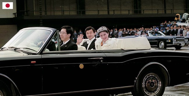Hé lộ lịch trình và chiếc xe mui trần đặc biệt có 1-0-2 dành cho buổi diễu hành đăng cơ của Nhật hoàng Naruhito và Hoàng hậu Masako sắp tới - Ảnh 2.