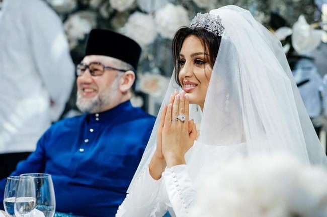 Vợ cựu vương Malaysia khiến nhiều người rơi nước mắt khi chia sẻ phải bán nhẫn cưới để giữ con, bị chồng bỏ rơi lúc mang thai 4 tháng - Ảnh 2.