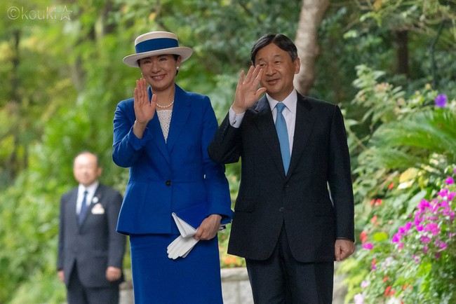 Hé lộ lịch trình và chiếc xe mui trần đặc biệt có 1-0-2 dành cho buổi diễu hành đăng cơ của Nhật hoàng Naruhito và Hoàng hậu Masako sắp tới - Ảnh 1.