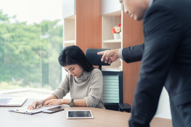 Người trẻ công sở và “cuộc chơi” không sòng phẳng: Bản thân nghiệp dư mà luôn mồm đòi môi trường làm việc phải chuyên nghiệp - Ảnh 3. Người trẻ công sở và “cuộc chơi” không sòng phẳng: Bản thân nghiệp dư mà luôn mồm đòi môi trường làm việc phải chuyên nghiệp - Ảnh 3.
