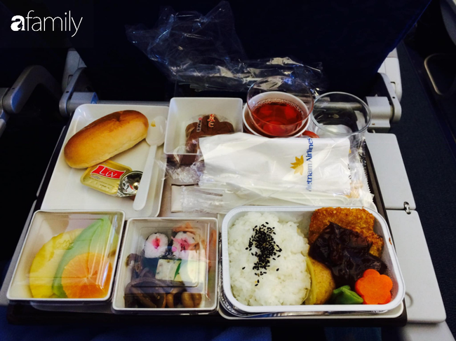 Bộ sưu tập bữa ăn trên máy bay của chàng trai 30 tuổi đi 34 quốc gia khiến ai cũng trầm trồ thích thú - Ảnh 1.