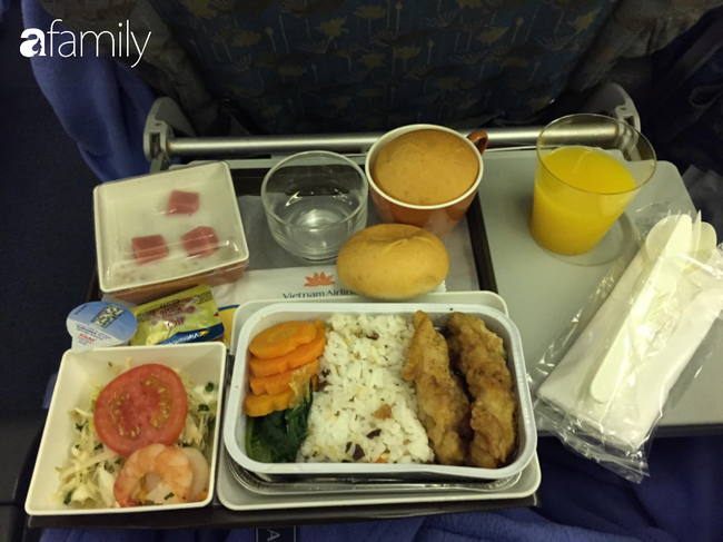 Bộ sưu tập bữa ăn trên máy bay của chàng trai 30 tuổi đi 34 quốc gia khiến ai cũng trầm trồ thích thú - Ảnh 9.
