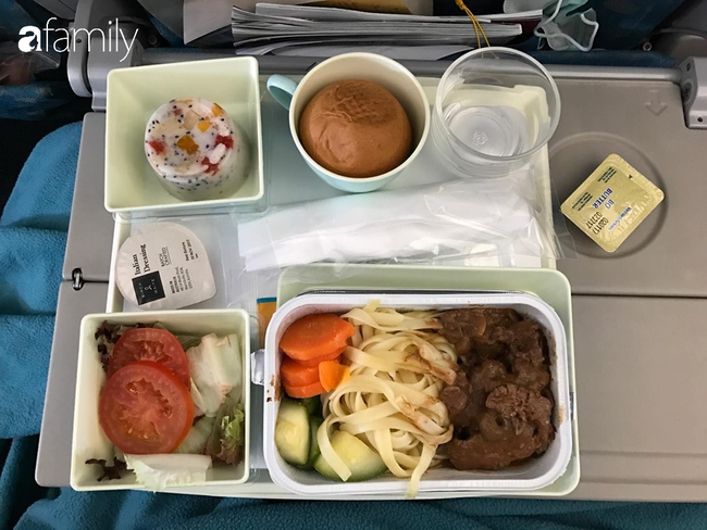 Bộ sưu tập bữa ăn trên máy bay của chàng trai 30 tuổi đi 34 quốc gia khiến ai cũng trầm trồ thích thú - Ảnh 21.