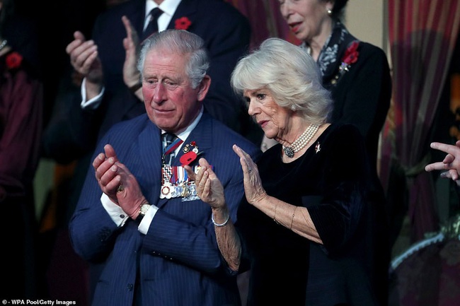 Hai cặp đôi Hoàng gia Anh chính thức chạm mặt nhau tại sự kiện sau một thời gian dài tách tiêng và hành động khác lạ của họ đã nói lên tất cả - Ảnh 7.