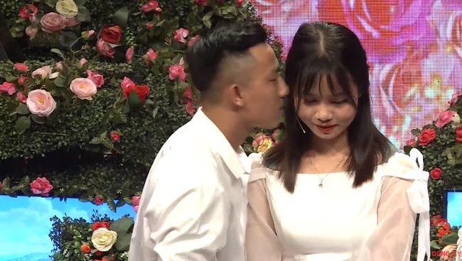 "Bạn muốn hẹn hò": Nam Thư xắn tay áo đòi xử đẹp chàng trai tăng động vì chê bai "mặt như bà chằn" - Ảnh 13. "Bạn muốn hẹn hò": Nam Thư xắn tay áo đòi xử đẹp chàng trai tăng động vì chê bai "mặt như bà chằn" - Ảnh 13.