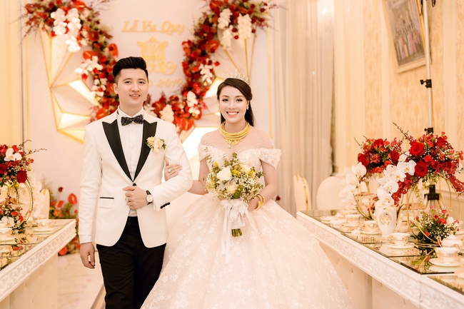 Cuộc sống hôn nhân viên mãn của nữ giảng viên ĐH bạn gái cũ phi công Hà Duy: Được chồng chiều như công chúa, cả ngày chỉ nấu ăn, tập gym, khoe hàng hiệu - Ảnh 1. Cuộc sống hôn nhân viên mãn của nữ giảng viên ĐH bạn gái cũ phi công Hà Duy: Được chồng chiều như công chúa, cả ngày chỉ nấu ăn, tập gym, khoe hàng hiệu - Ảnh 1.