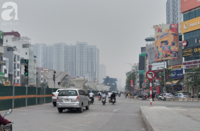 Hà Nội: Lại mịt mù, ô nhiễm không khí báo động đến sức khỏe con người - Ảnh 10.