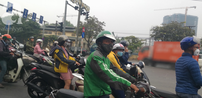 Hà Nội: Lại mịt mù, ô nhiễm không khí báo động đến sức khỏe con người - Ảnh 4.