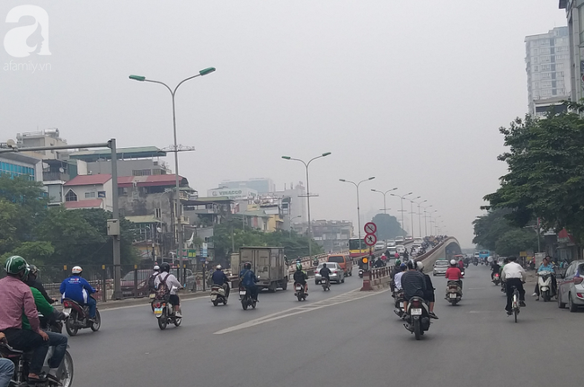 Hà Nội: Lại mịt mù, ô nhiễm không khí báo động đến sức khỏe con người - Ảnh 5.