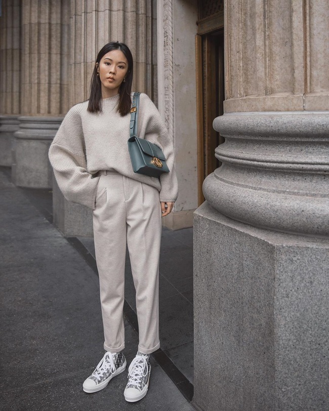 Nhìn street style Châu Á chỉ muốn trời lạnh thêm 1 tí nữa để thoải mái diện áo len &quot;to sụ&quot;  - Ảnh 2.