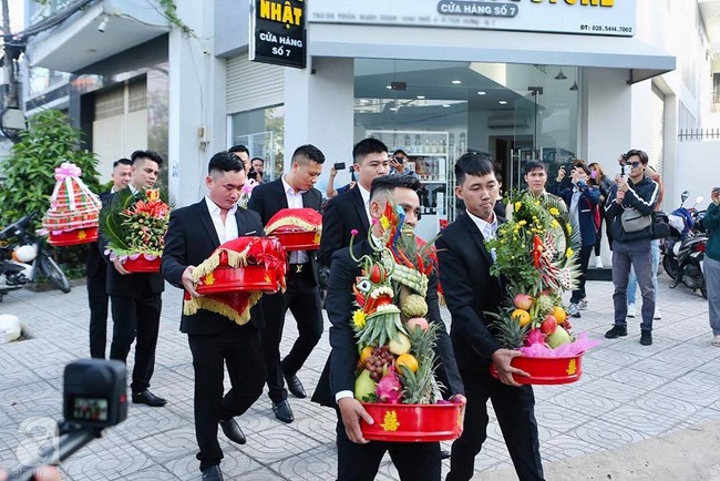 Toàn cảnh lễ rước dâu trong đám cưới Bảo Thy và bạn trai doanh nhân: Cô dâu đã về tới nhà chú rể, an ninh được thắt chặt cả buổi - Ảnh 8.