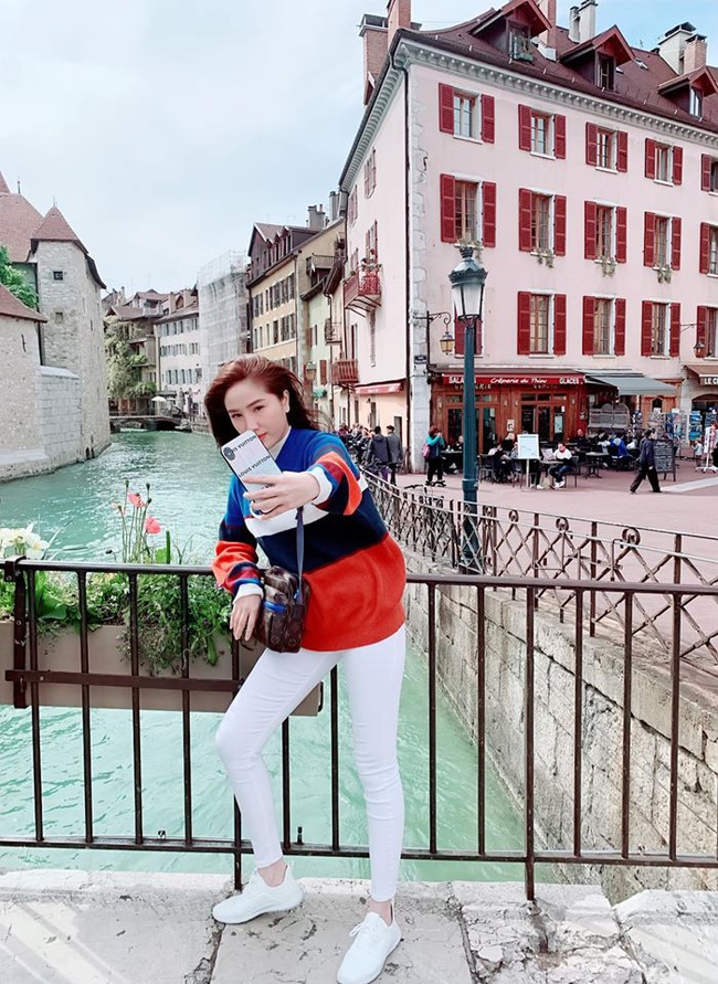 Mãi đến đám cưới mới hé lộ dinh thự, xế hộp rồi tủ đồ hiệu cao cả chục tầng, Bảo Thy cũng là một tay chơi đồ hiệu kín tiếng chẳng thua kém ai - Ảnh 11. Mãi đến đám cưới mới hé lộ dinh thự, xế hộp rồi tủ đồ hiệu cao cả chục tầng, Bảo Thy cũng là một tay chơi đồ hiệu kín tiếng chẳng thua kém ai - Ảnh 11.