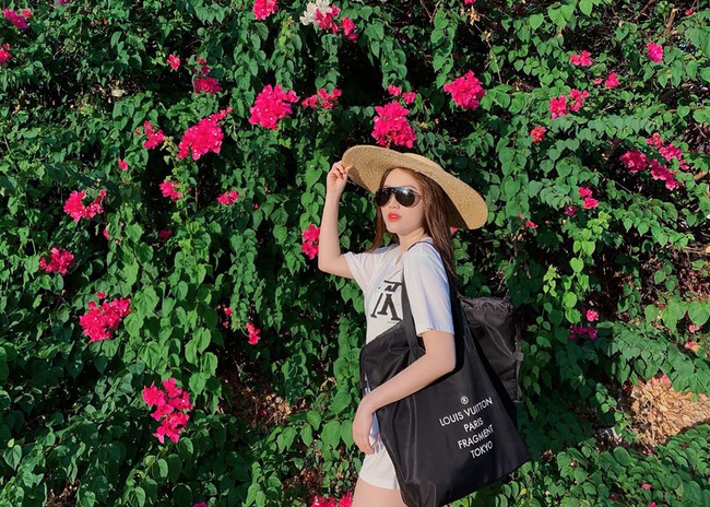 Mãi đến đám cưới mới hé lộ dinh thự, xế hộp rồi tủ đồ hiệu cao cả chục tầng, Bảo Thy cũng là một tay chơi đồ hiệu kín tiếng chẳng thua kém ai - Ảnh 12. Mãi đến đám cưới mới hé lộ dinh thự, xế hộp rồi tủ đồ hiệu cao cả chục tầng, Bảo Thy cũng là một tay chơi đồ hiệu kín tiếng chẳng thua kém ai - Ảnh 12.