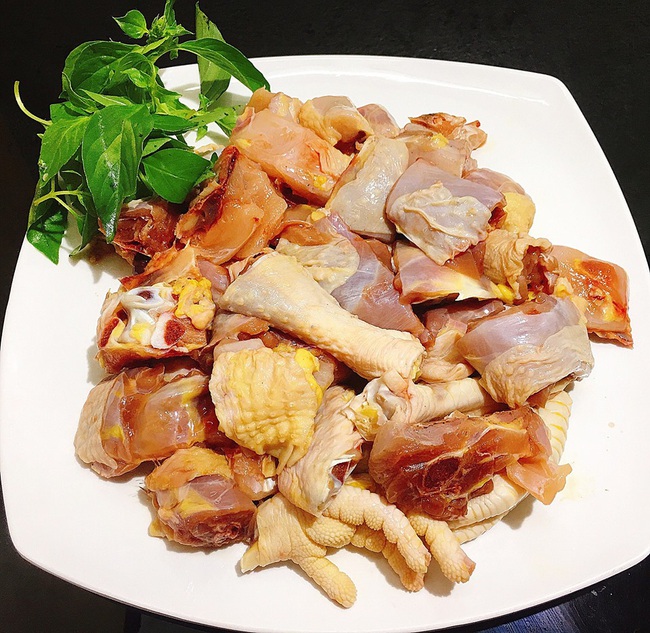 Món ngon cuối tuần: Lẩu gà lá é - Ảnh 1. Món ngon cuối tuần: Lẩu gà lá é - Ảnh 1.