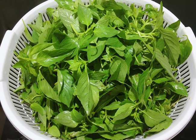 Món ngon cuối tuần: Lẩu gà lá é - Ảnh 2. Món ngon cuối tuần: Lẩu gà lá é - Ảnh 2.