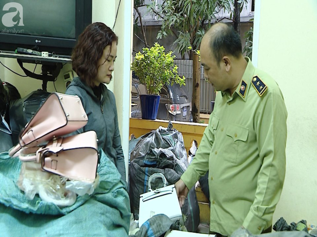 Lực lượng chức năng đột xuất kiểm tra phát hiện số hàng có dấu hiệu nhái thương hiệu Lực lượng chức năng đột xuất kiểm tra phát hiện số hàng có dấu hiệu nhái thương hiệu