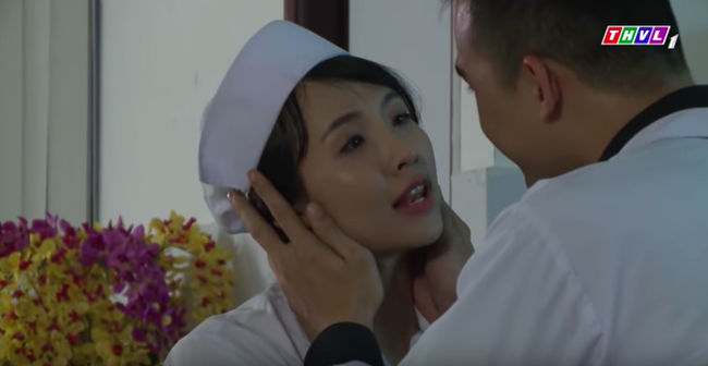 &quot;Không lối thoát&quot; tập 11: Vừa mới ngủ với Tuyết, Minh đã bóp cổ dọa giết khi nữ y tá thấy anh tán tỉnh gái nhà giàu  - Ảnh 8.