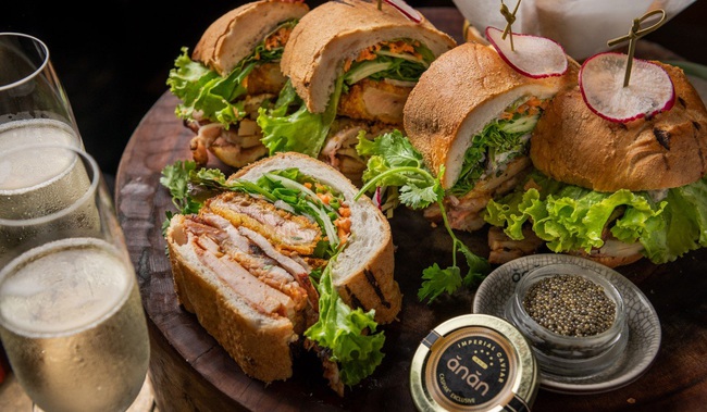 Câu chuyện về bánh mì nhân thịt truyền thống: Từ món ăn chỉ vài chục ngàn bán đầy đường đến “siêu sandwich&quot; Việt Nam chinh phục thế giới - Ảnh 7.