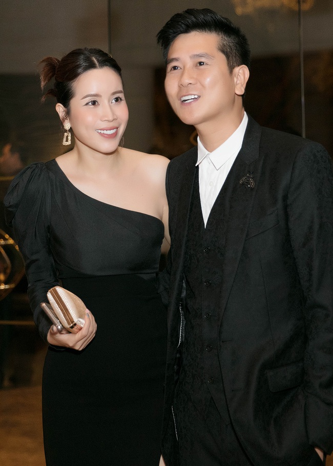 Vượt qua sóng gió hôn nhân, Hồ Hoài Anh - Lưu Hương Giang tay trong tay đi đám cưới Giang Hồng Ngọc  - Ảnh 7.