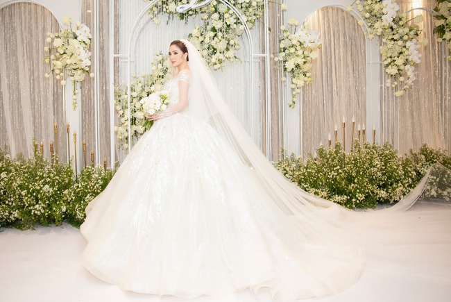 Trọn bộ khoảnh khắc cô dâu Bảo Thy đẹp lộng lẫy với những bộ váy cưới trong ngày trọng đại của đời mình - Ảnh 5.