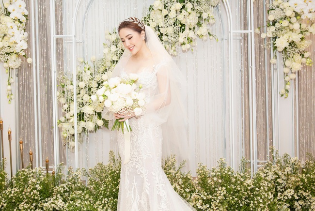 Trọn bộ khoảnh khắc cô dâu Bảo Thy đẹp lộng lẫy với những bộ váy cưới trong ngày trọng đại của đời mình - Ảnh 7.
