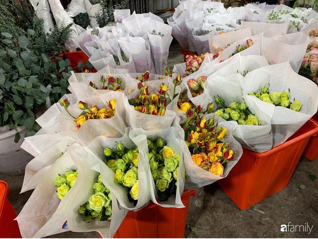 Chợ Quảng An: Địa điểm mua hoa lý tưởng cả về chất và lượng cho người tiêu dùng vào sát ngày Nhà giáo Việt Nam 20/11 - Ảnh 9.