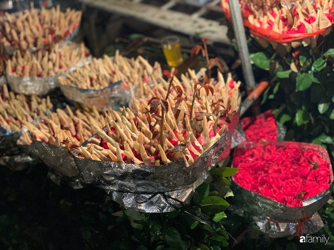 Chợ Quảng An: Địa điểm mua hoa lý tưởng cả về chất và lượng cho người tiêu dùng vào sát ngày Nhà giáo Việt Nam 20/11 - Ảnh 4.
