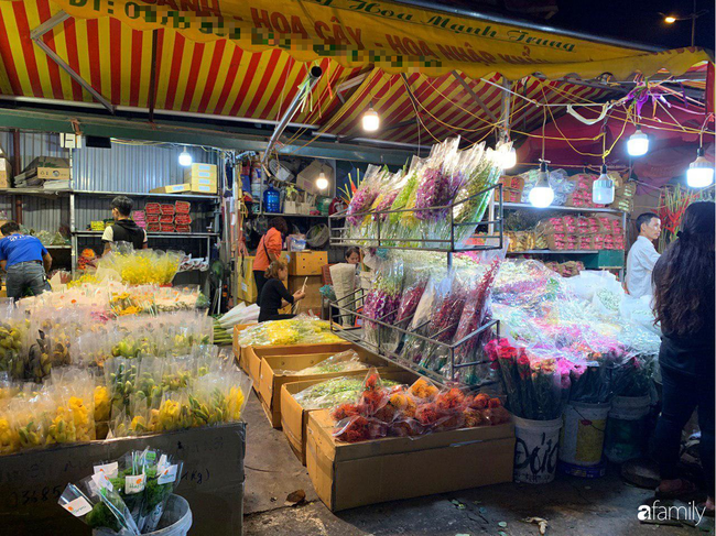 Chợ Quảng An: Địa điểm mua hoa lý tưởng cả về chất và lượng cho người tiêu dùng vào sát ngày Nhà giáo Việt Nam 20/11 - Ảnh 19.