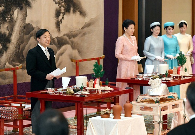 Hoàng hậu Masako tỏa sáng với phong cách khác lạ giữa tin vui hoàng gia Nhật có thêm một bé trai - Ảnh 2. Hoàng hậu Masako tỏa sáng với phong cách khác lạ giữa tin vui hoàng gia Nhật có thêm một bé trai - Ảnh 2.
