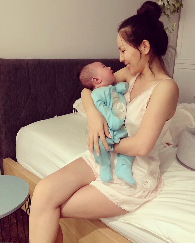 Sinh con lần 3, bà xã xinh đẹp của ca sĩ Hoàng Bách tiết lộ lý do chỉ cần kiêng cữ 2 tuần sau sinh - Ảnh 3.