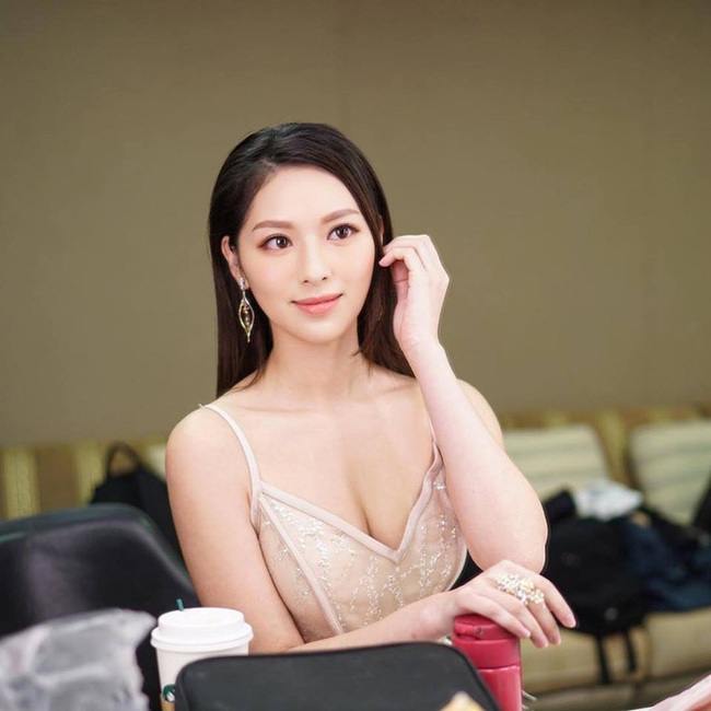 Hoa hậu Hồng Kông đóng cảnh ân ái 18+ đến mức bị TVB cắt bỏ từng gây sốc khi làm &quot;gái làng chơi&quot;  - Ảnh 9.