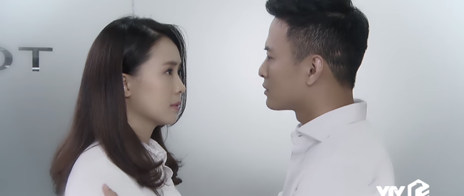 Hoa hồng trên ngực trái: Tin được không, Khuê chấp nhận cái ôm của Bảo? - Ảnh 3. Hoa hồng trên ngực trái: Tin được không, Khuê chấp nhận cái ôm của Bảo? - Ảnh 3.