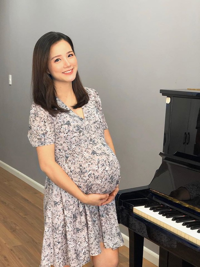 MC Minh Trang hạnh phúc đón con thứ tư chào đời, tiết lộ lần đầu tiên sinh mổ vì bé thích chơi “ú òa” với bố mẹ  - Ảnh 2.