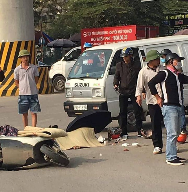 Xác định danh tính nữ nạn nhân đi xe đạp bị ô tô Mercedes tông tử vong ở Hà Nội - Ảnh 1.
