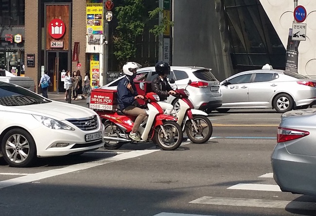 Mặt trái của dịch vụ giao hàng nhanh ở Hàn Quốc: Văn hóa &quot;sống vội&quot; và khó khăn trong ăn uống khiến nhiều shipper trả giá bằng cả mạng sống - Ảnh 5.