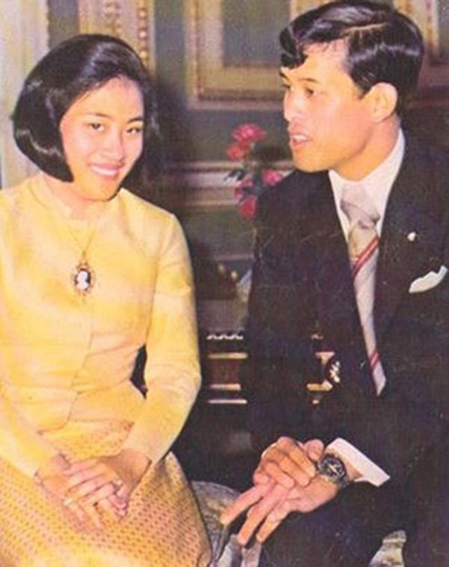 Vợ đầu của Quốc vương Thái Lan: Bị ly hôn trong phũ phàng nhưng là người có cái kết viên mãn nhất, nhìn cuộc sống hiện tại ai cũng phải ngưỡng mộ - Ảnh 2.