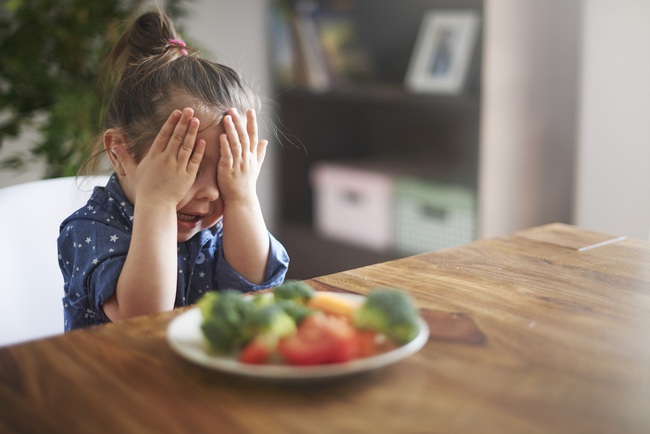 Bà mẹ trẻ chia sẻ tuyệt chiêu giúp con từ rất ghét ăn rau cho đến món rau nào cũng ăn ngoan thun thút - Ảnh 4.