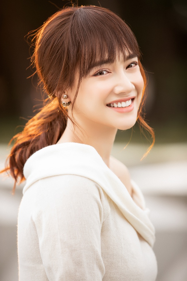 Nhã Phương khoe vẻ đẹp thanh xuân nhưng sao lại trông như "Song Hye Kyo phiên bản Việt" thế này - Ảnh 5. Nhã Phương khoe vẻ đẹp thanh xuân nhưng sao lại trông như "Song Hye Kyo phiên bản Việt" thế này - Ảnh 5.